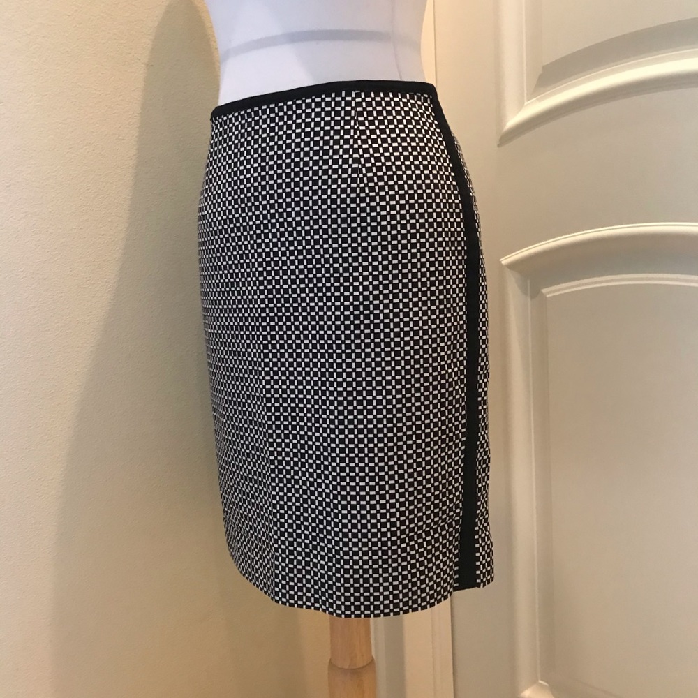 NWOT WH/BM black/white check lined career skirt
